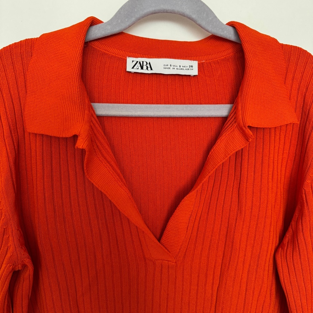 Ribbed collared orange fitted sweater